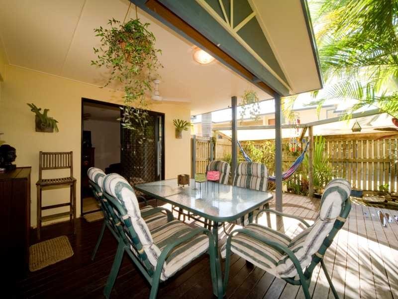 Unit 17/16 Beach Road, Cannonvale QLD 4802