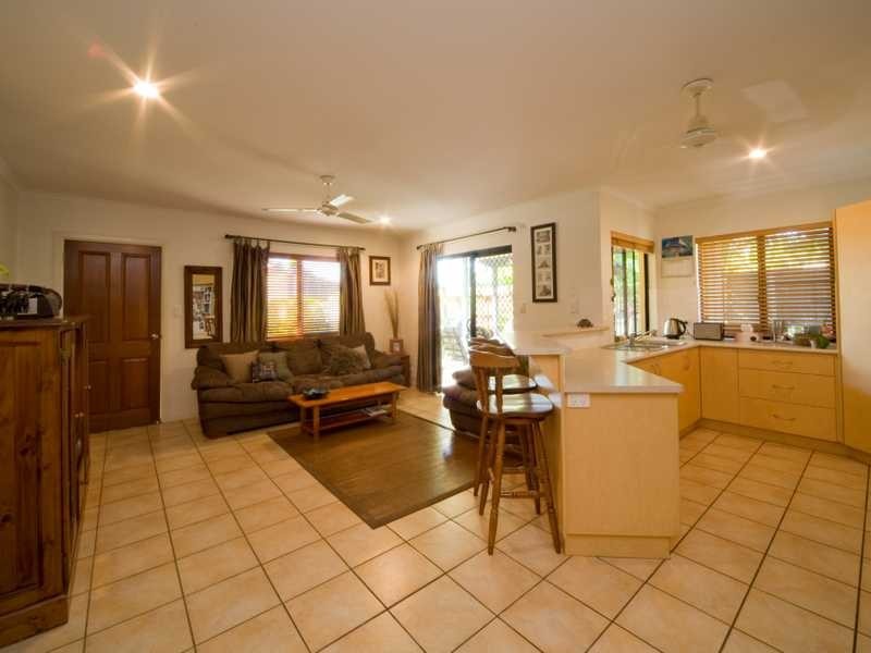 Unit 17/16 Beach Road, Cannonvale QLD 4802