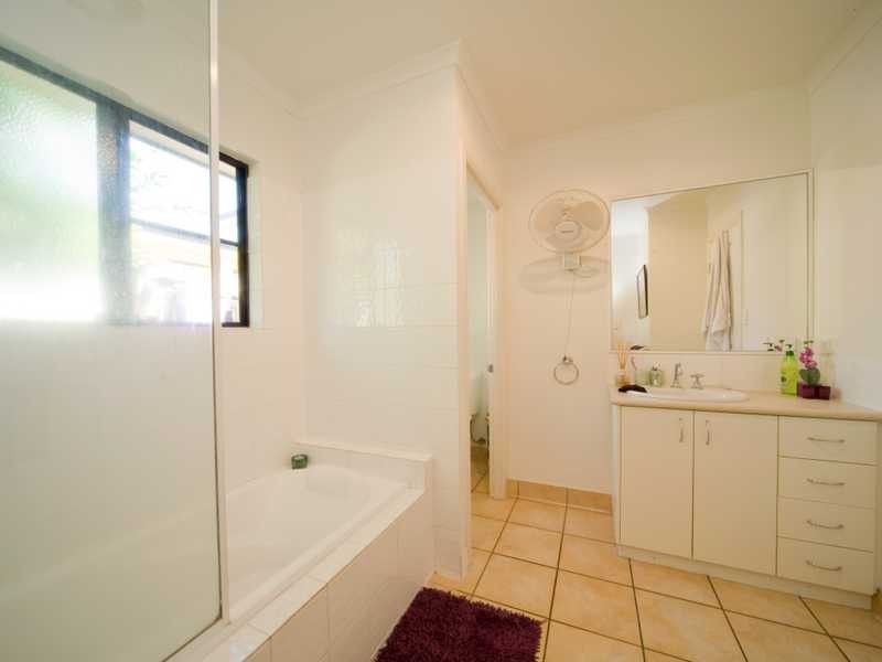 Unit 17/16 Beach Road, Cannonvale QLD 4802