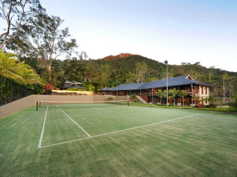 37 Ridgeview Road, Cannonvale QLD 4802