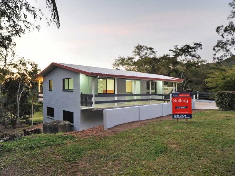 65 Jasinique Drive, Flametree QLD 4802