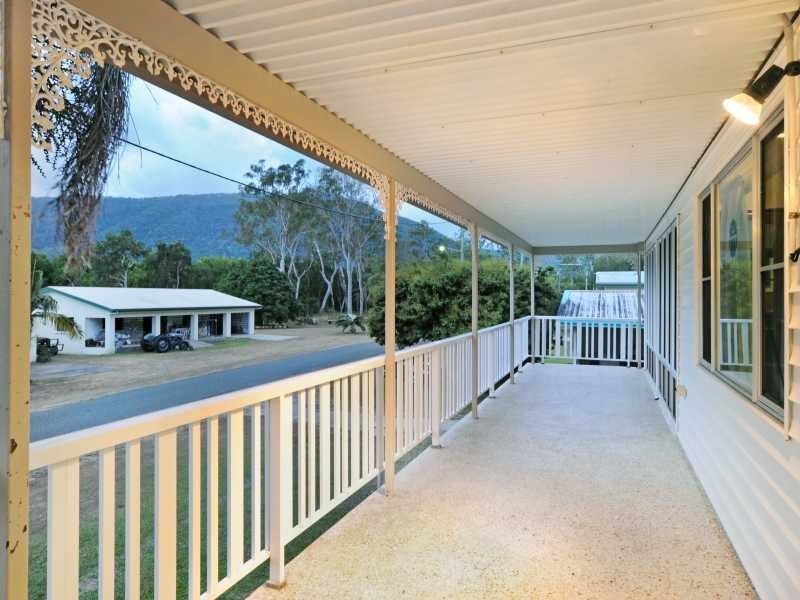52 Davison Rd, Wilson Beach QLD 4800