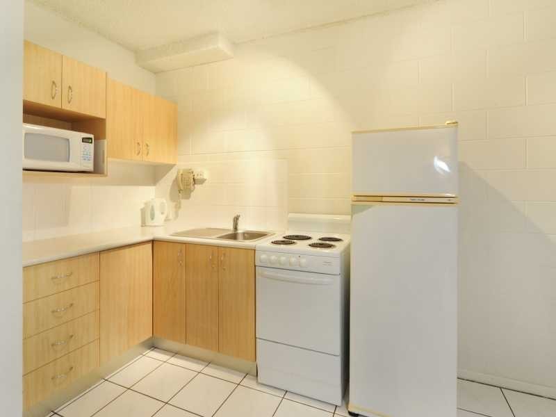 Unit 2/48 Coral Esplanade, Cannonvale QLD 4802