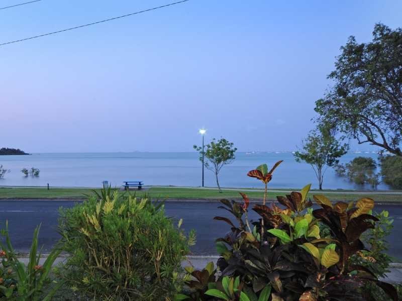 Unit 2/48 Coral Esplanade, Cannonvale QLD 4802