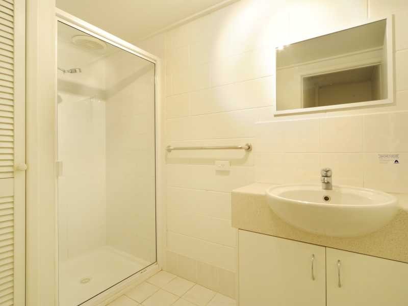 Unit 2/48 Coral Esplanade, Cannonvale QLD 4802
