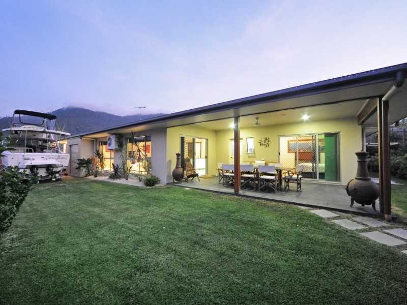 38 Parker Road, Cannonvale QLD 4802
