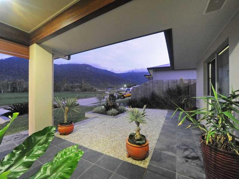 38 Parker Road, Cannonvale QLD 4802