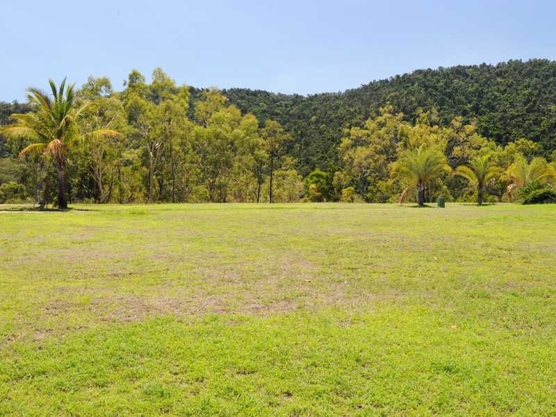 24 Illawong Street, Cannonvale QLD 4802