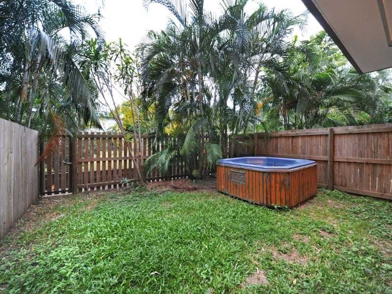 Unit 2/5 Pleasant Drive, Cannonvale QLD 4802