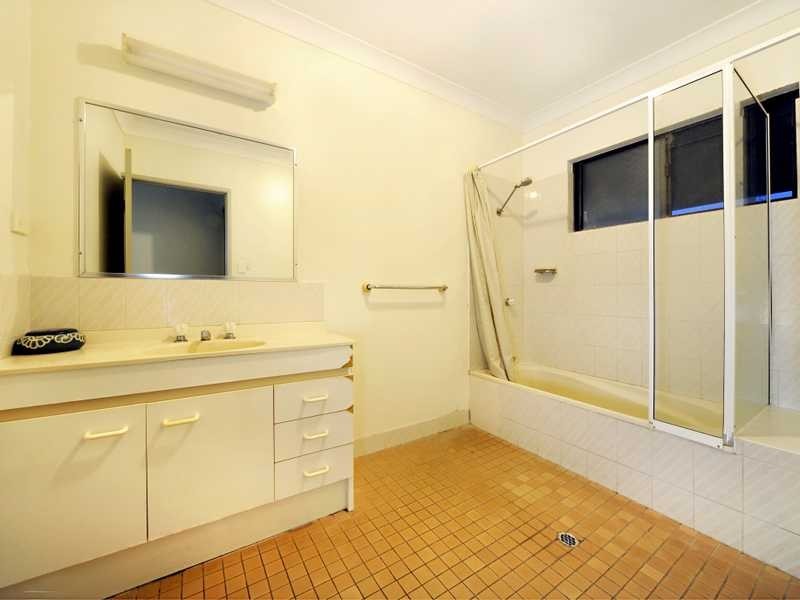 Unit 2/5 Pleasant Drive, Cannonvale QLD 4802