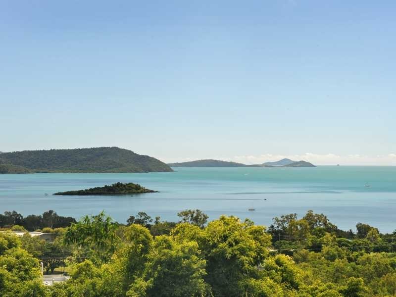 13 Woodwark Crescent, Cannonvale QLD 4802