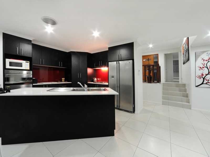 33 Eshelby Drive, Cannonvale QLD 4802