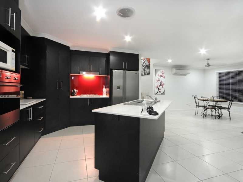 33 Eshelby Drive, Cannonvale QLD 4802