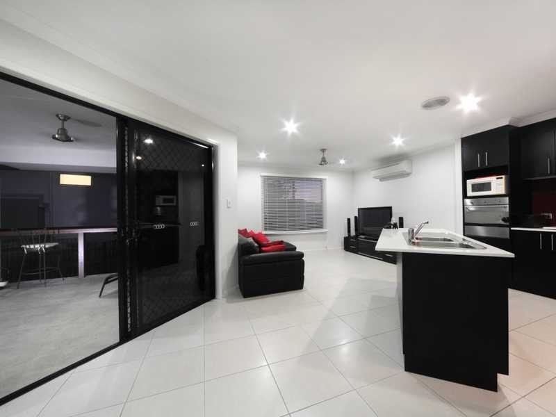 33 Eshelby Drive, Cannonvale QLD 4802