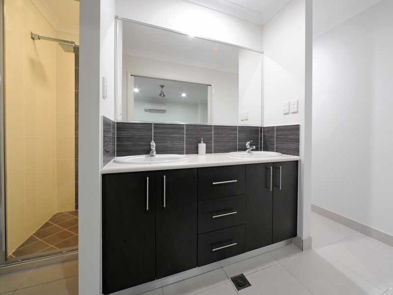 33 Eshelby Drive, Cannonvale QLD 4802