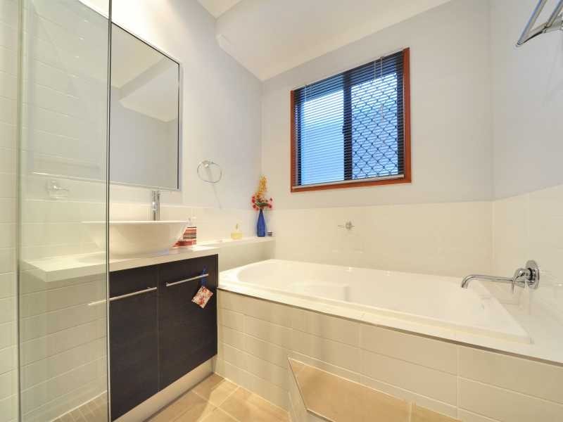 16 Links Drive, Cannonvale QLD 4802