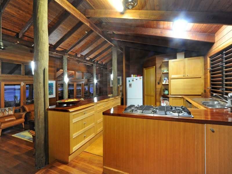 7 Warrain Street, Shute Harbour QLD 4802
