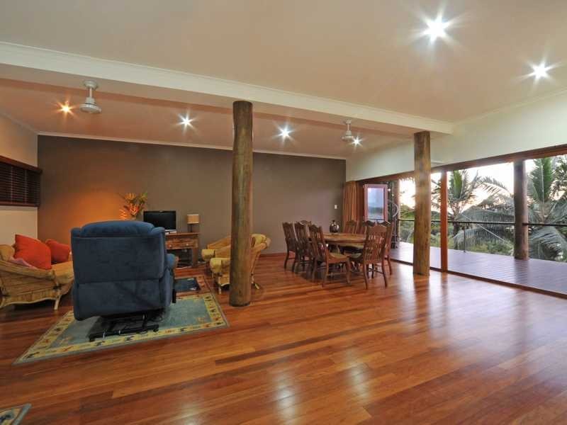 7 Warrain Street, Shute Harbour QLD 4802