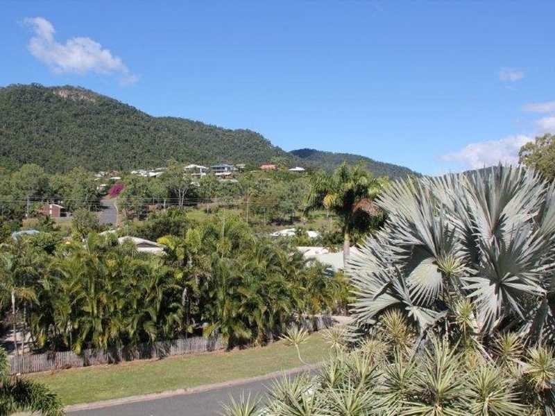 24 Grace Ave, Cannonvale QLD 4802