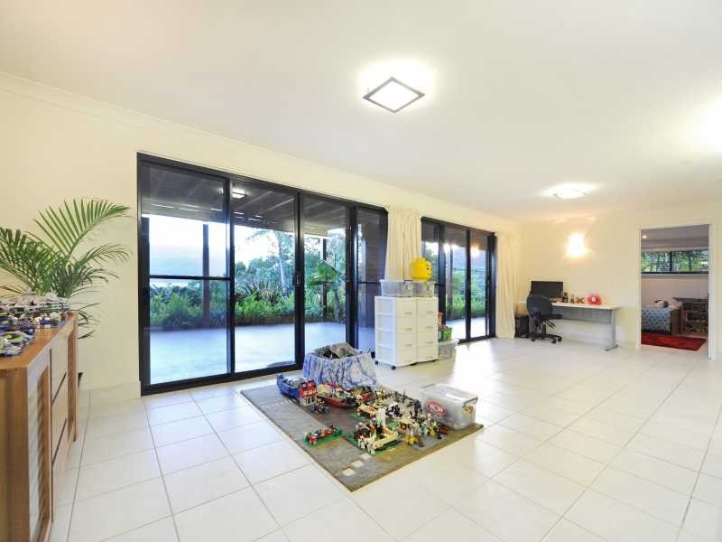 46 Harbour Avenue, Shute Harbour QLD 4802