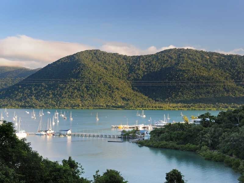 6 Harbour Avenue, Shute Harbour QLD 4802