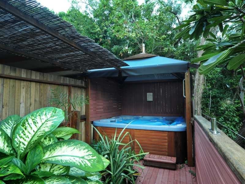 6 Harbour Avenue, Shute Harbour QLD 4802