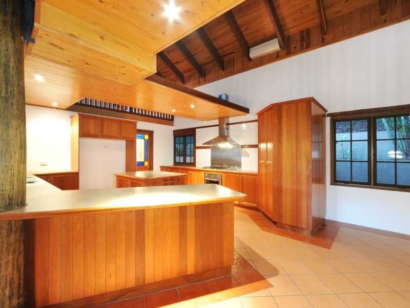6 Harbour Avenue, Shute Harbour QLD 4802