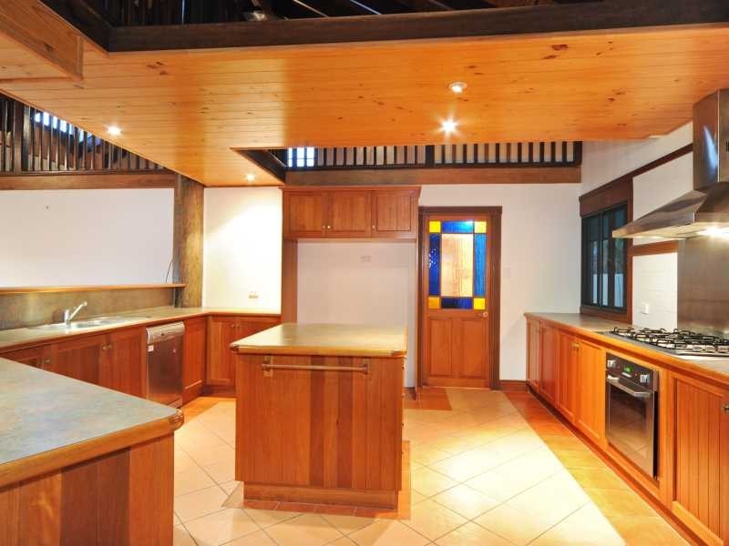 6 Harbour Avenue, Shute Harbour QLD 4802
