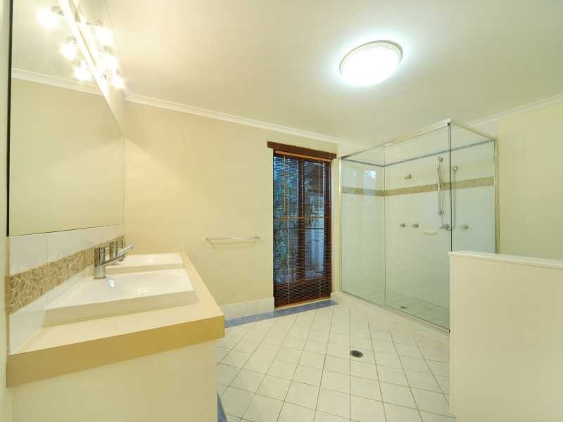 6 Harbour Avenue, Shute Harbour QLD 4802
