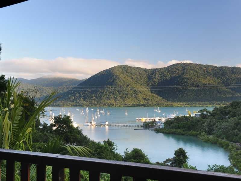 6 Harbour Avenue, Shute Harbour QLD 4802
