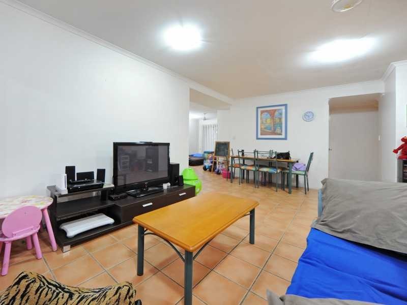 Unit 17/24 Beach Rd, Cannonvale QLD 4802