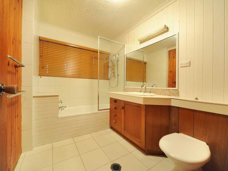 4 Harbour Ave, Shute Harbour QLD 4802