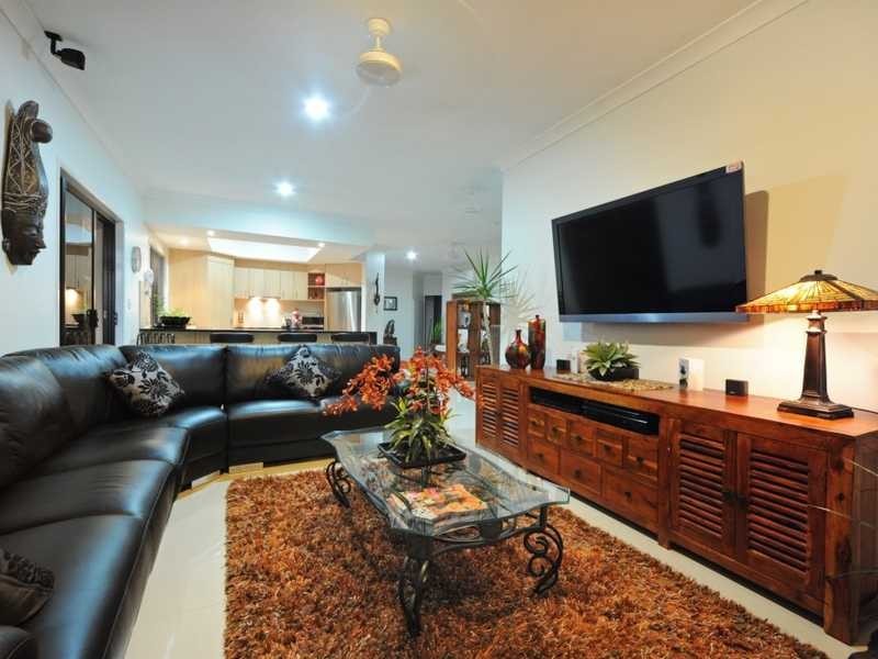 52 Valley Drive, Cannonvale QLD 4802