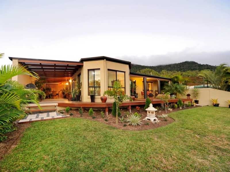 52 Valley Drive, Cannonvale QLD 4802