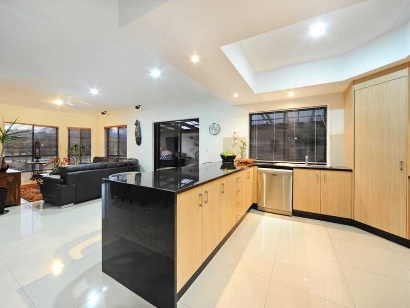 52 Valley Drive, Cannonvale QLD 4802