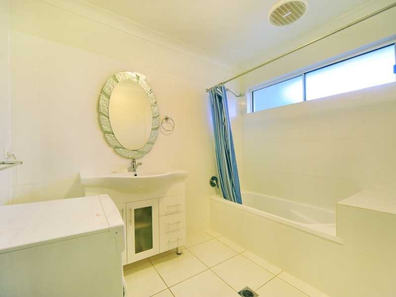 42 South Molle Blvd, Cannonvale QLD 4802