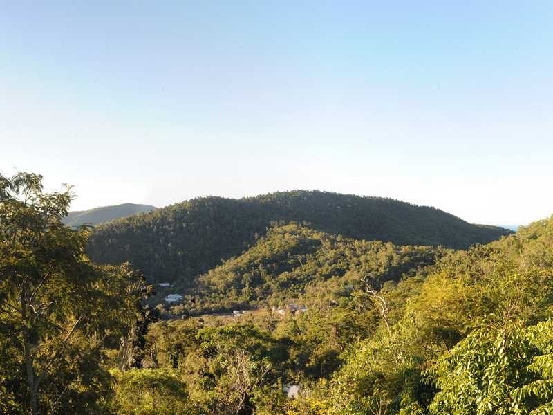 75 Parkland Drive, Cannonvale QLD 4802