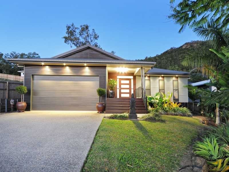 73 Country Road, Cannonvale QLD 4802