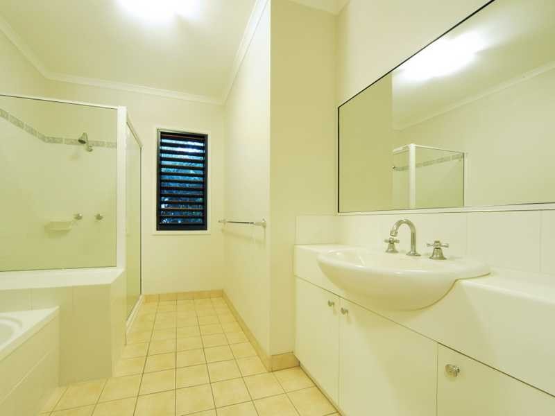 Unit 2/6 Border Drive, Cannonvale QLD 4802