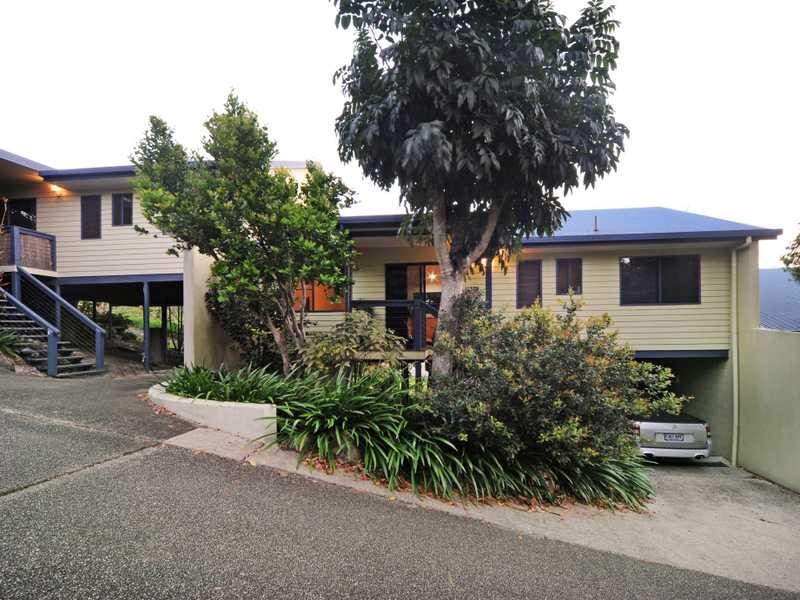 Unit 2/6 Border Drive, Cannonvale QLD 4802