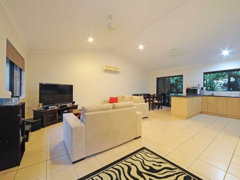 Unit 2/6 Border Drive, Cannonvale QLD 4802