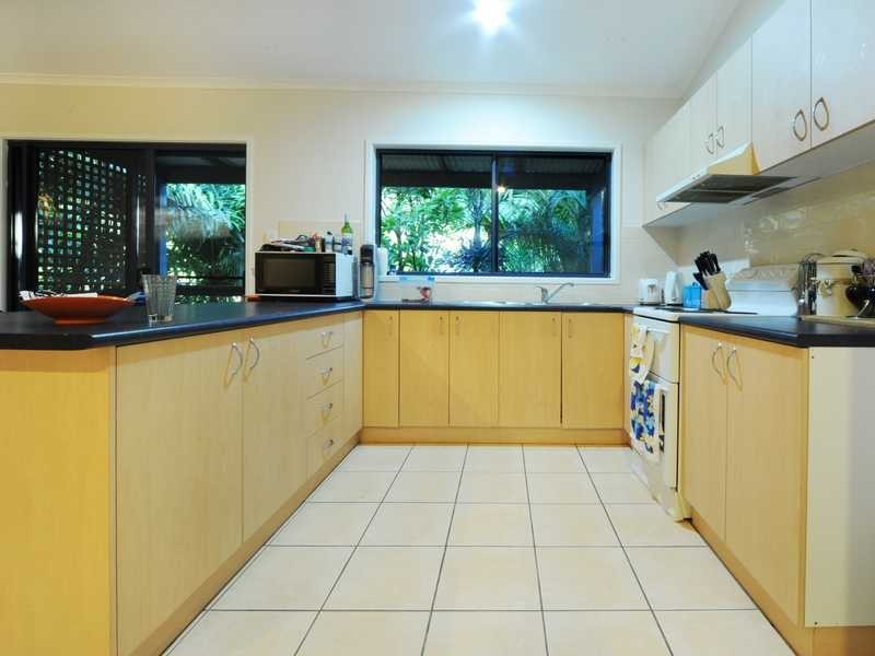 Unit 2/6 Border Drive, Cannonvale QLD 4802