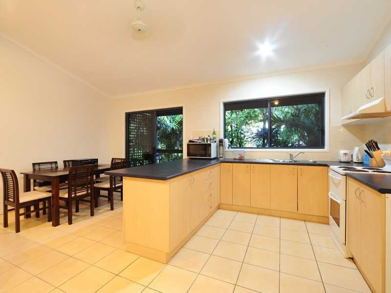 Unit 2/6 Border Drive, Cannonvale QLD 4802