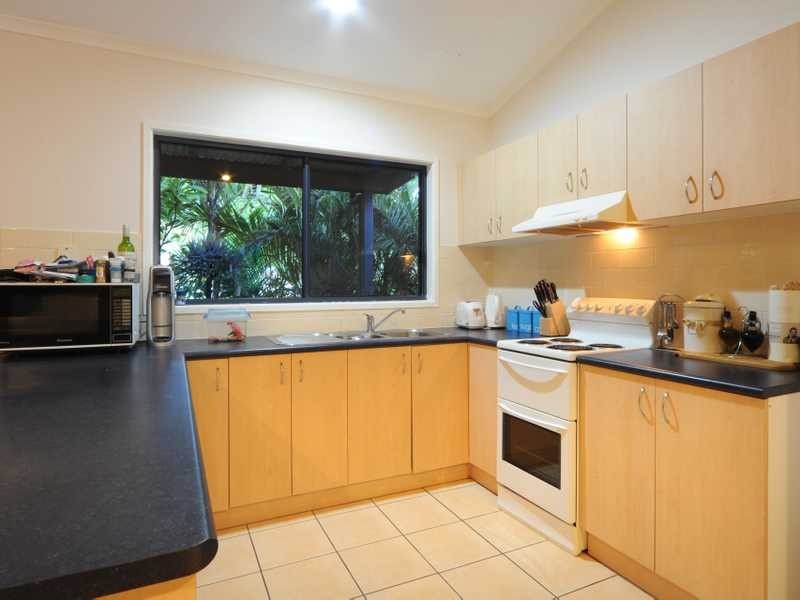 Unit 2/6 Border Drive, Cannonvale QLD 4802