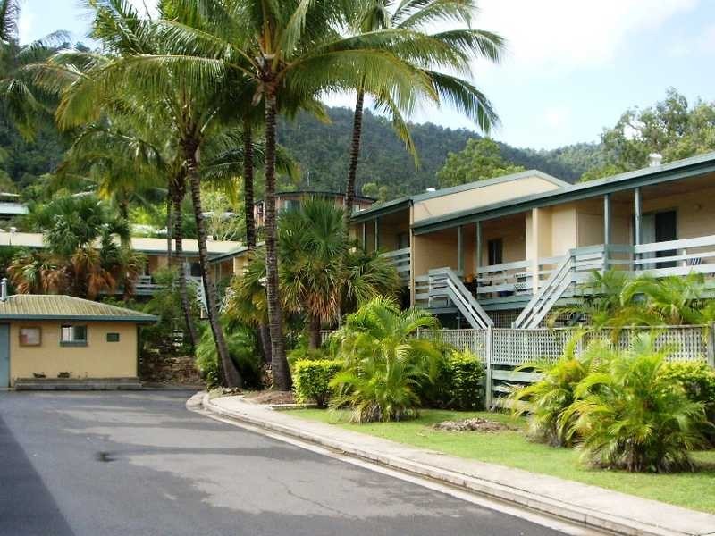 9/6 St Martins Lane, Cannonvale QLD 4802