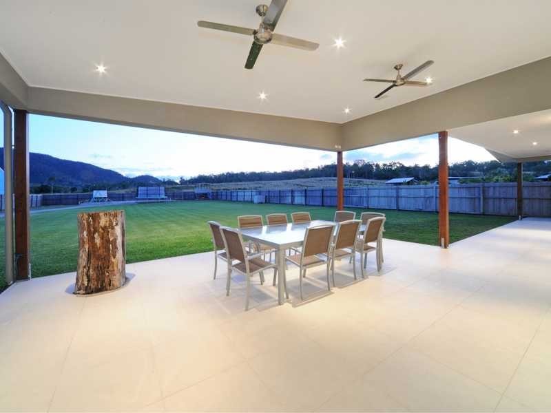 10 Henderson Street, Cannon Valley QLD 4800