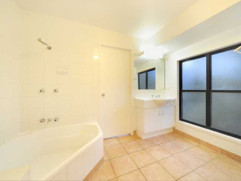 5 Macona Crescent, Cannonvale QLD 4802