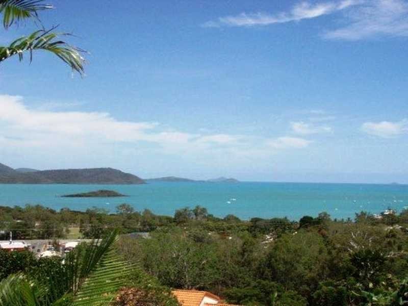 19 Woodwark Crescent, Cannonvale QLD 4802