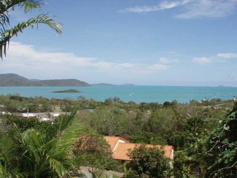 19 Woodwark Crescent, Cannonvale QLD 4802