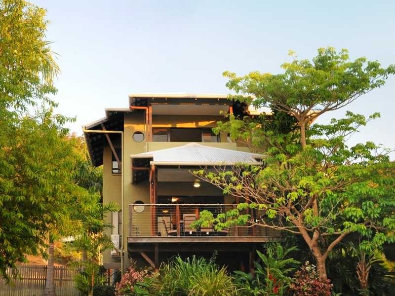 Unit 6/14 Altman Avenue, Cannonvale QLD 4802